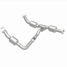 Cargar imagen en el visor de la galería, Magnaflow 18-20 Chevrolet Express 2500 Single Underbody 4.3L Direct Fit Catalytic Converter
