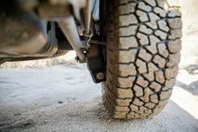 Cargar imagen en el visor de la galería, DV8 Offroad 10-23 Toyota 4Runner Rear Shock Skid Plates