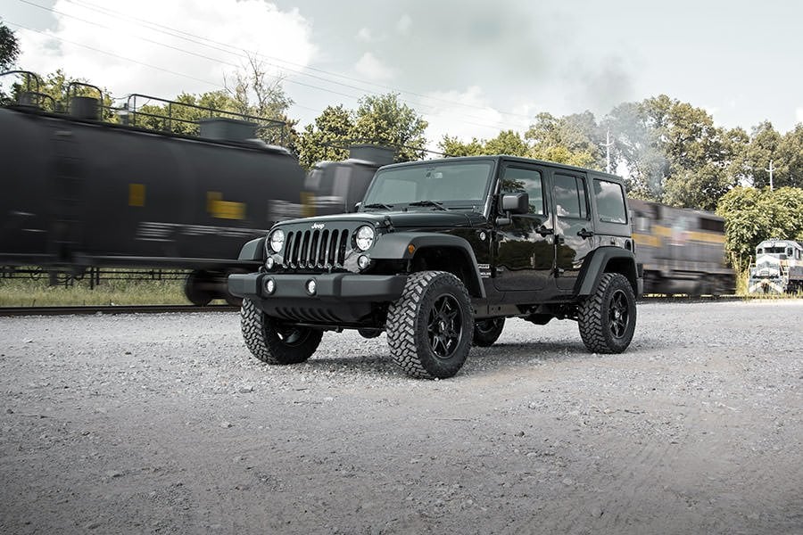 2.5 Inch Lift Kit Coils M1R Jeep Wrangler Unlimited 2WD/4WD (2007-2018) Rough Country
