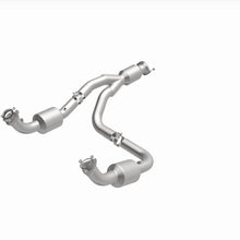 Cargar imagen en el visor de la galería, Magnaflow 12-20 Chevrolet Express 4500 Underbody 6.0L Direct Fit Catalytic Converter