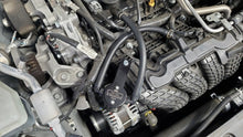 Cargar imagen en el visor de la galería, J&amp;L 19-24 Nissan Altima 2.5L Oil Separator 3.0 Passenger Side - Black Anodized