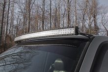 Cargar imagen en el visor de la galería, Upper Windshield 50 Inch Curved Light Bar Mounts Silverado/Sierra Rough Country