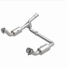 Cargar imagen en el visor de la galería, Magnaflow 19-20 GMC Sierra 1500 Single Underbody 4.3L/5.3L Direct Fit Catalytic Converter