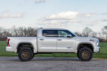 Cargar imagen en el visor de la galería, 6 Inch Lift Kit OE Air Ride Toyota Tundra 4WD (2022-2026) Rough Country