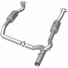 Cargar imagen en el visor de la galería, Magnaflow 09-13 Ford E-350 Super Duty V10 6.8 OEM Underbody Direct Fit Catalytic Converter