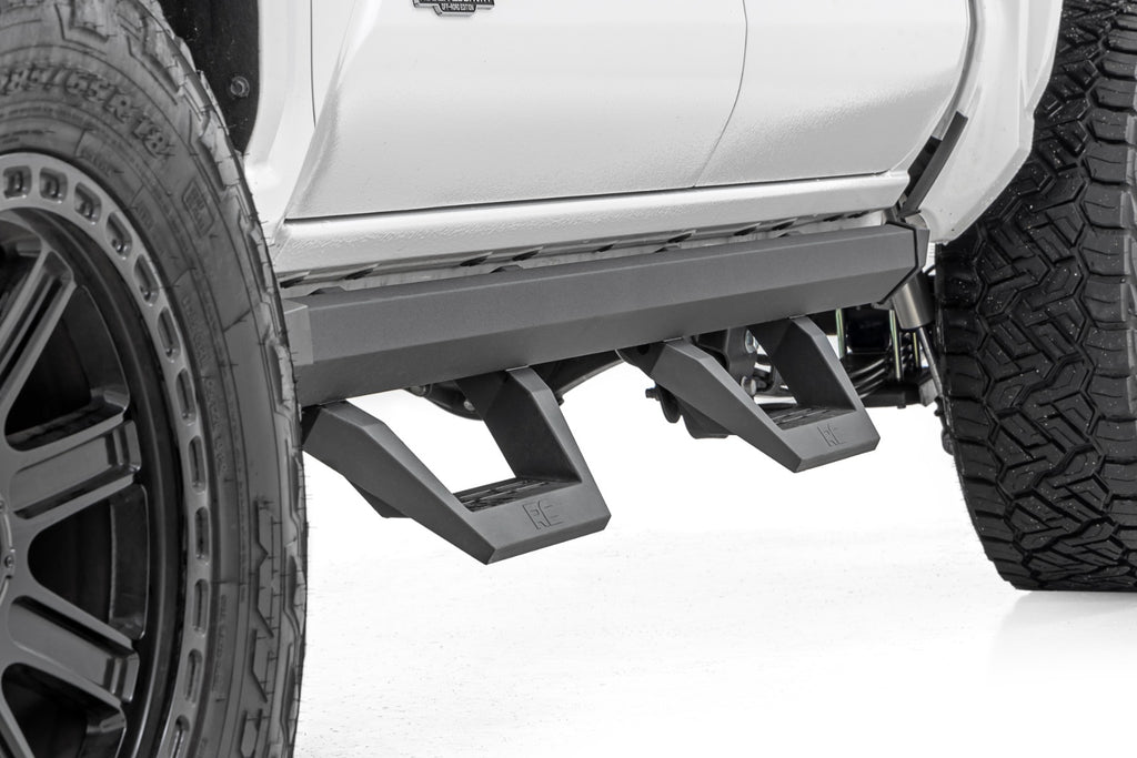 SRX2 Adjustable Aluminum Steps Double Cab Toyota Tacoma 2WD/4WD (24-26) Rough Country