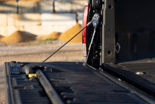 Cargar imagen en el visor de la galería, Tailgate Assist Ford F-250/F-350 Super Duty 2WD/4WD (1999-2016) Rough Country