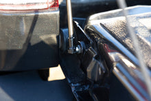 Cargar imagen en el visor de la galería, Tailgate Assist Ford F-250/F-350 Super Duty 2WD/4WD (1999-2016) Rough Country