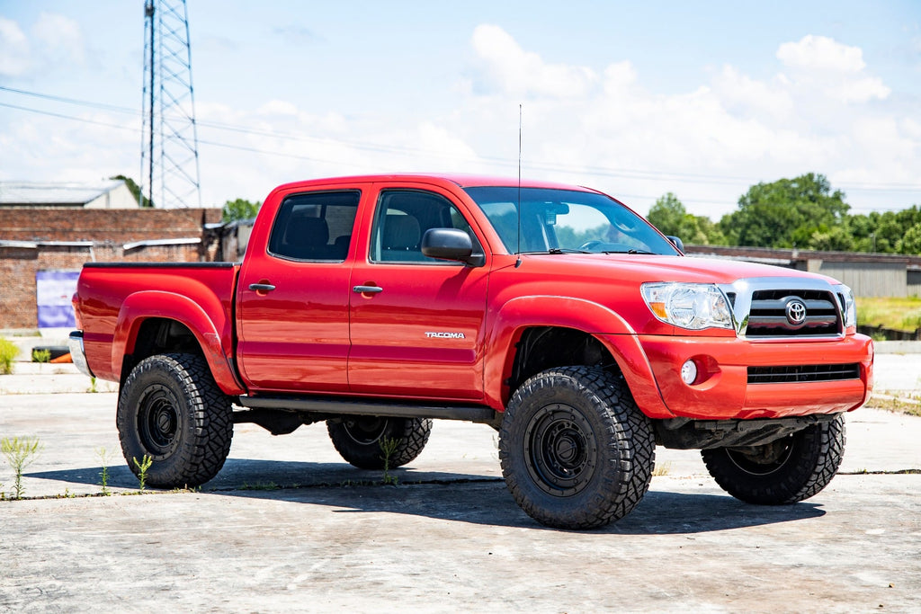 3.5 Inch Lift Kit UCA M1 Struts Toyota Tacoma 2WD/4WD (2005-2023) Rough Country