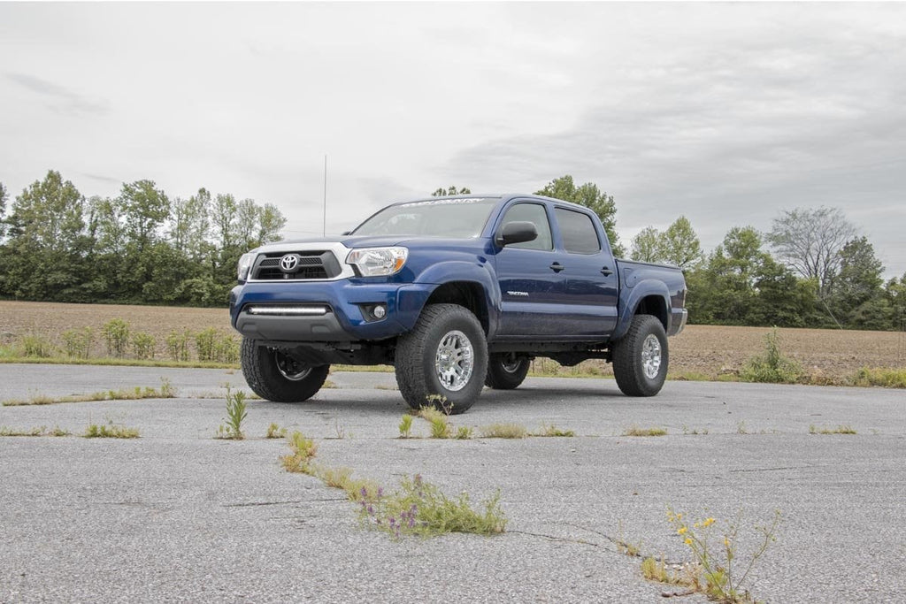 3 Inch Lift Kit M1 Struts/M1 Toyota Tacoma 4WD (2005-2023) Rough Country