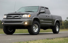 Load image into Gallery viewer, 2.5 Inch Lift Kit M1 Struts/M1 Toyota Tundra 4WD (2000-2006) Rough Country