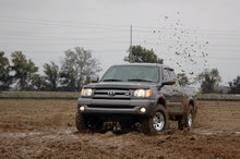 Load image into Gallery viewer, 2.5 Inch Lift Kit M1 Struts/M1 Toyota Tundra 4WD (2000-2006) Rough Country