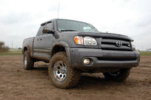 Load image into Gallery viewer, 2.5 Inch Lift Kit M1 Struts/M1 Toyota Tundra 4WD (2000-2006) Rough Country