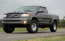 Cargar imagen en el visor de la galería, 2.5 Inch Toyota Suspension Lift Kit w/N3 Struts and V2 Shocks Rough Country