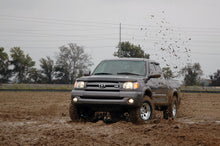 Load image into Gallery viewer, 2.5 Inch Toyota Leveling Kit Rough Country