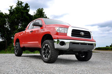 Cargar imagen en el visor de la galería, 4.5 Inch Toyota Suspension Lift Kit w/ N3 Struts and V2 Shocks For 07-15 Tundra Rough Country