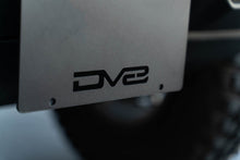 Cargar imagen en el visor de la galería, DV8 Offroad 21-23 Ford Bronco Capable Bumper Front License Plate Mount