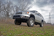Cargar imagen en el visor de la galería, 3 Inch Lift Kit M1 Struts/M1 Toyota 4Runner 2WD/4WD (1996-2002) Rough Country