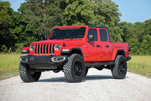 Cargar imagen en el visor de la galería, 3.5 Inch Lift Kit Springs M1 Jeep Gladiator JT 4WD (2024-2025) Rough Country