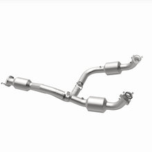 Cargar imagen en el visor de la galería, Magnaflow 12-20 Chevrolet Express 4500 Underbody 6.0L Direct Fit Catalytic Converter
