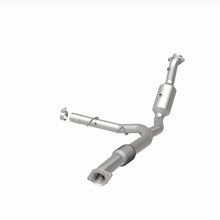 Cargar imagen en el visor de la galería, Magnaflow 18-21 Ford Expedition Right Underbody 3.5L Direct Fit Catalytic Converter
