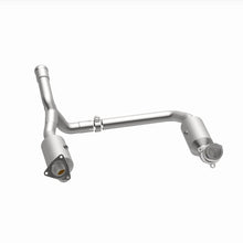 Cargar imagen en el visor de la galería, Magnaflow 19-20 GMC Sierra 1500 Single Underbody 4.3L/5.3L Direct Fit Catalytic Converter