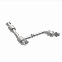 Cargar imagen en el visor de la galería, Magnaflow 18-20 Chevrolet Express 2500 Single Underbody 4.3L Direct Fit Catalytic Converter