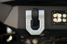 Cargar imagen en el visor de la galería, Grilletes con anilla en D DV8 Offroad Elite Series - Par (gris)