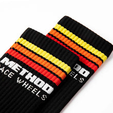 Cargar imagen en el visor de la galería, Method Classic Stripes Logo Performance Socks - Black