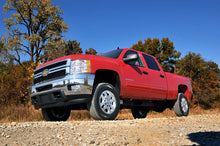 Cargar imagen en el visor de la galería, 1.5-2 Inch Leveling Kit M1 Silverado/Sierra 2500HD/3500HD (11-19) Rough Country