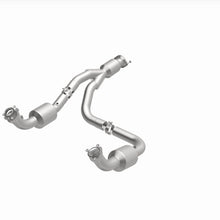 Cargar imagen en el visor de la galería, Magnaflow 12-20 Chevrolet Express 4500 Underbody 6.0L Direct Fit Catalytic Converter