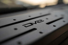 Cargar imagen en el visor de la galería, DV8 Offroad 18-23 Jeep Wrangler JL/20-23 Gladiator JT Device Dash Mount V2