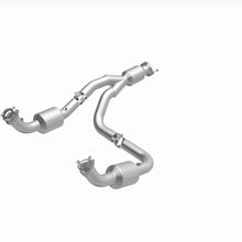 Cargar imagen en el visor de la galería, Magnaflow 12-20 Chevrolet Express 4500 Underbody 6.0L Direct Fit Catalytic Converter