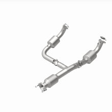 Cargar imagen en el visor de la galería, Magnaflow 12-20 Chevrolet Express 4500 Underbody 6.0L Direct Fit Catalytic Converter