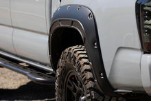 Cargar imagen en el visor de la galería, Fender Flares Defender 1G3 Magnetic Grey Toyota Tacoma 2WD/4WD (16-23) Rough Country