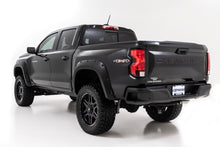 Cargar imagen en el visor de la galería, Pocket Fender Flares GBA Gloss Black Chevy Colorado 2WD/4WD (2023-2026) Rough Country