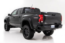 Cargar imagen en el visor de la galería, Pocket Fender Flares Chevy Colorado 2WD/4WD (2023-2026) Rough Country