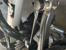 Load image into Gallery viewer, Extended Front Sway Bar End links 10-23 GX460 04-09 GX470 03-Up 4Runner 07-14 FJ Cruiser 05-23 Tacoma Freedom Off-Road