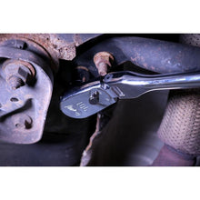 Cargar imagen en el visor de la galería, Gearwrench 2 Pce 1/4 &amp; 3/8 Drive 90-Tooth 180° Flex Head Ratchet Set | 81216T