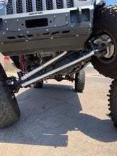Cargar imagen en el visor de la galería, Apex Chassis Heavy Duty 2.5 Ton Tie Rod &amp; Drag Link Assembly in Polished Aluminum Fits: 19-22 Jeep Gladiator JT 18-22 Jeep Wrangler JL. Note: This FLIP kit fits a Dana 44 axle with a lift exceeding 4.5 inches. Requires drilling the knuckle.