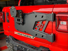 Cargar imagen en el visor de la galería, Jeep JL Tire Carrier 18 + Wrangler JL Up To 40 Inch Tire Motobilt
