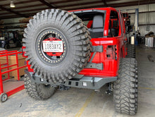 Cargar imagen en el visor de la galería, Jeep JL Tire Carrier 18 + Wrangler JL Up To 40 Inch Tire Motobilt