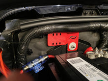 Cargar imagen en el visor de la galería, Jeep JK Amplifier Fuse Mount for 07-18 Wrangler JK/JKU Motobilt