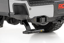 Cargar imagen en el visor de la galería, Retractable Bed Step Manual Pull Ford F-250/F-350 Super Duty (23-26) Rough Country