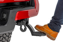 Cargar imagen en el visor de la galería, Retractable Bed Step Manual Pull Toyota Tacoma 2WD/4WD (2024-2026) Rough Country