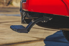 Cargar imagen en el visor de la galería, Retractable Bed Step Manual Pull Toyota Tacoma 2WD/4WD (2024-2026) Rough Country