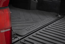 Cargar imagen en el visor de la galería, Bed Mat 5 Foot Bed RC Logo Toyota Tacoma 2WD/4WD (2024-2026) Rough Country