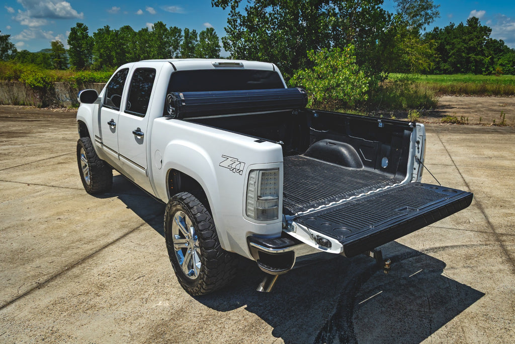 Rough Country Hard Roll Up Bed Cover | 2007 - 2013 Chevy Silverado / GMC Sierra 1500 5'9" Bed Length