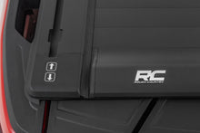 Cargar imagen en el visor de la galería, Rough Country Power Retractable Bed Cover | 2019 - 2026 Chevy Silverado / GMC Sierra 1500 5'10" Bed Length