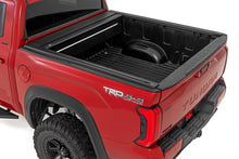 Cargar imagen en el visor de la galería, Rough Country Power Retractable Bed Cover | 5 Foot 7 Inch Bed 2022 - 2026 Toyota Tundra